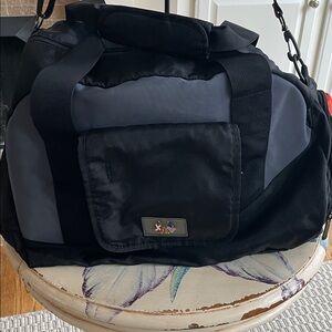 Men's Black and Gray Travel Duffel Bag w/ wet pocket, like new